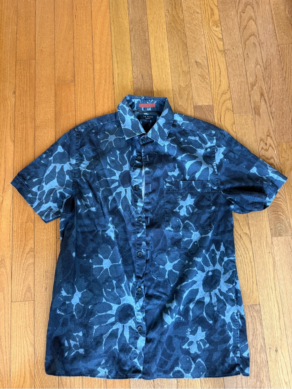 Ted Baker Men's Navy and Light Blue Floral Short-Sleeve Button-Down Shirt